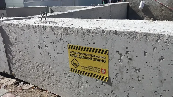 Блоки знести, кіоск залишити: скандал на луцькій автостанції триває (фото, оновлено) 