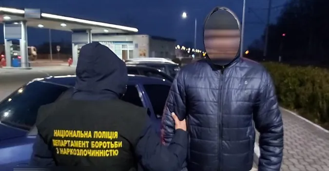 У Луцьку «на гарячому» зловили наркоторговця з Рівненщини (фото)