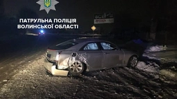 У Луцьку п'яний водій зніс електроопору (фото)