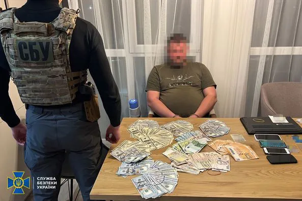 СБУ викрила банду, яка пропонувала українським ухилянтам виїзд до росії (фото)