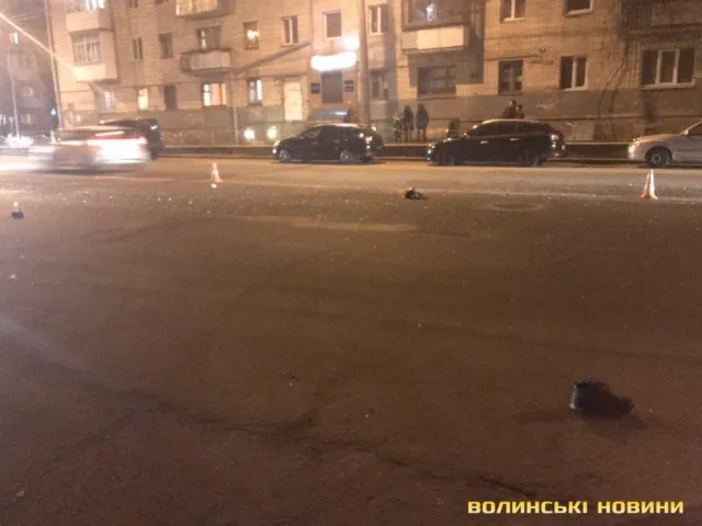 Взуття відлетіло на інший бік дороги: у Луцьку на смерть збили чоловіка