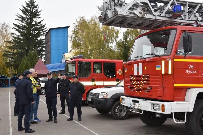 Рятувальникам Луцька благодійник зі Швейцарії передав автомобіль (фото)