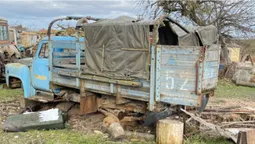 На Волині міськрада хоче продати на Prozorro ГАЗ без вікон і коліс (фото)