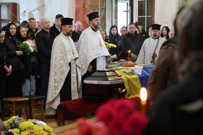 У Луцьку в останню дорогу провели Героя Валерія Васейчука (фото)