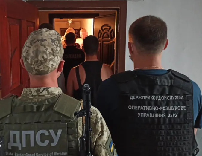 На Волині викрили контрабандиста, який переправляв людей та цигарки до Польщі (фото)