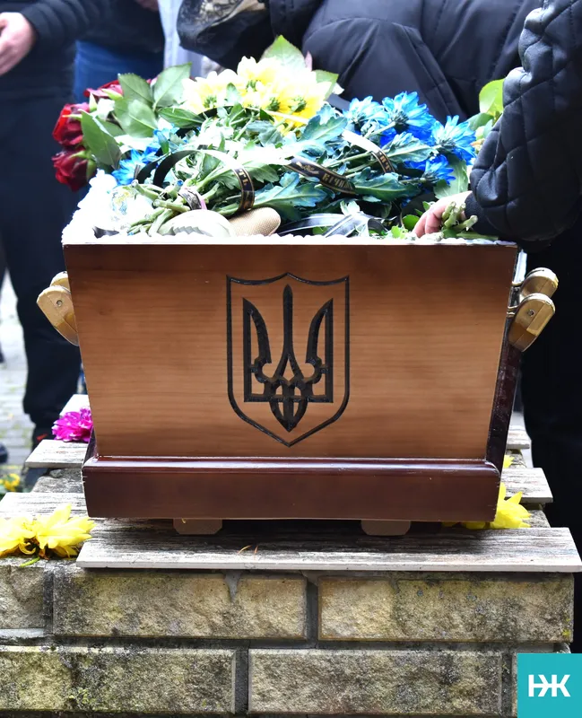Повернувся не на весілля, а на свій похорон: на Волині попрощалися з капітаном волинської «сотки»