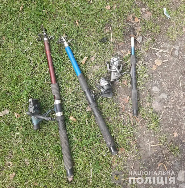 У Луцькому районі в рибалок на ставку серед білого дня поцупили вудки (фото)