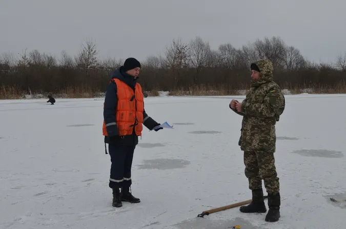 Рятувальники нагадали правила зимової риболовлі (фото, відео)
