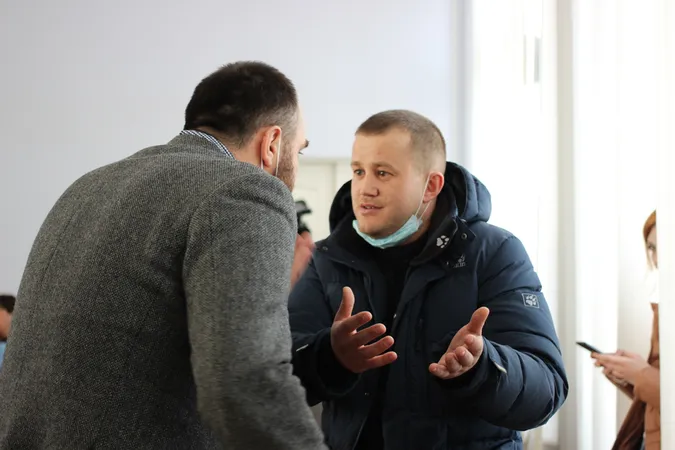 На сесію викликали поліцію: у Луцькій райраді ухвалили скандальне рішення (фото)