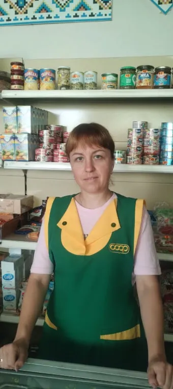 Дев’ять років за прилавком і тисячі добрих справ: як продавчиня Вікторія стала душею села на Волині
