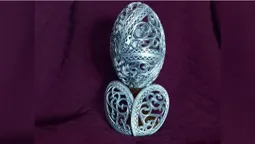З символами сили та нескінченності: волинський майстер виготовив оберіг з яєчної шкарлупи (фото)