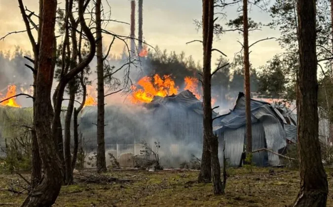 На Волині – масштабна пожежа на деревообробному підприємстві (фото)