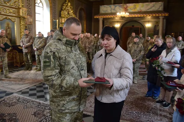 Родини загиблих прикордонників з Волині отримали їхні посмертні нагороди (фото)