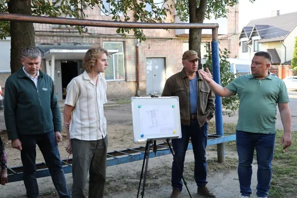 Зони паркінгу та відпочинку: на вулиці В’ячеслава Хурсенка в Луцьку ремонтуватимуть двір (фото)