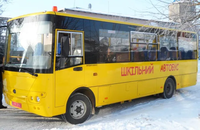 Після поїздки в автобусі школярі потрапили в лікарню: двоє – в реанімації