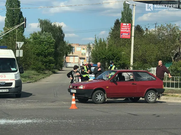 Аварія на перехресті: біля Генконсульства Польщі в Луцьку утворився затор (фото)