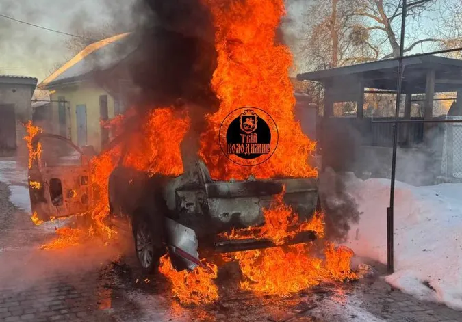 Стовпи полум'я: у Володимирі горіла автівка