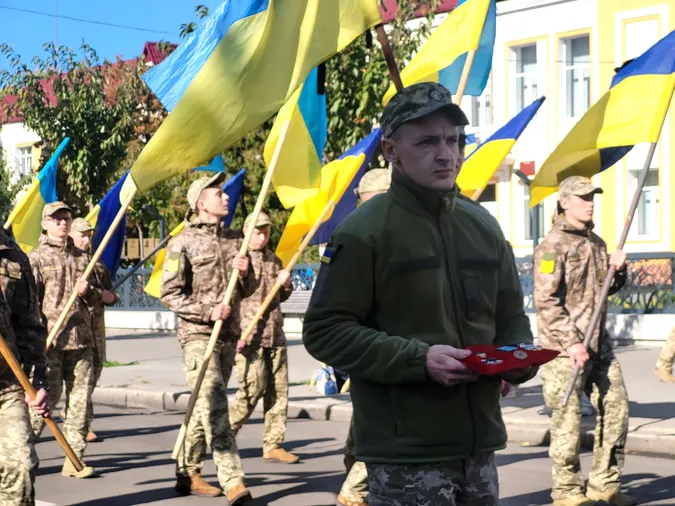 Мав стати батьком: у Ковелі попрощалися із молодим бійцем Леонідом Семенюком (фото)