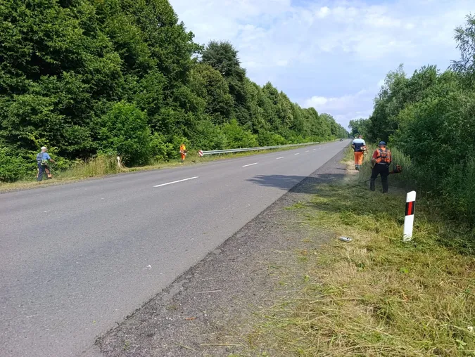 Як під палючим сонцем працювали волинські дорожники (фото)
