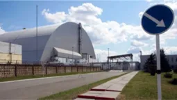 З Чорнобильської АЕС за добу вдалось евакуювати 64 особи (відео)