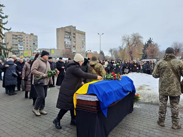 Перший бій став останнім: у Ковелі поховали воїна Ярослава Лукашука (фото)
