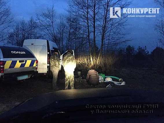 На Волині затримали шістьох бурштинокопачів із Луцька та району