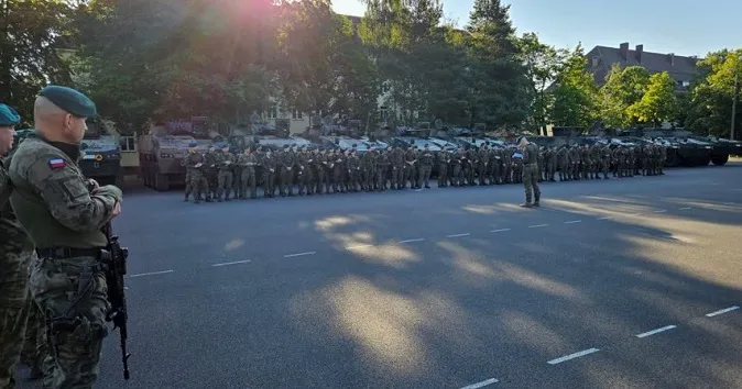 Польща перекинула понад тисячу військових на кордон із Білоруссю (фото)