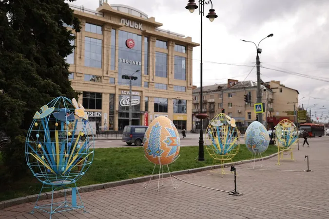 Як Луцьк прикрасили до Великодня (фото)