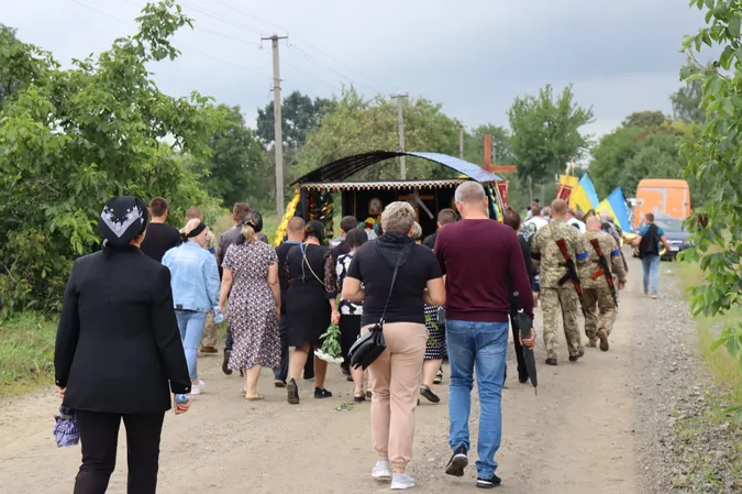 Волинь на колінах проводжала в останню путь воїна Олексія Кунчика (фото, відео)