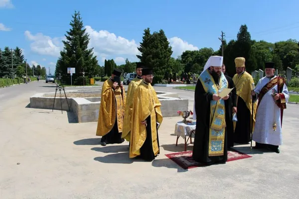 Храм для всіх: історія будівництва церкви на кладовищі в Гаразджі (фото)