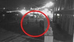 Кастетом і ножем: у Києві двоє підлітків жорстоко побили безпритульних жінок (фото, відео)
