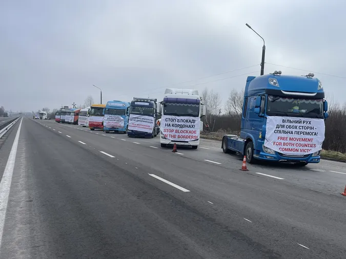 Яка ситуація на «Ягодині»: фури, водії, протест (фото)
