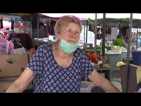 Консервувати чи купити: скільки коштують закрутки на луцьких ринках (відео)