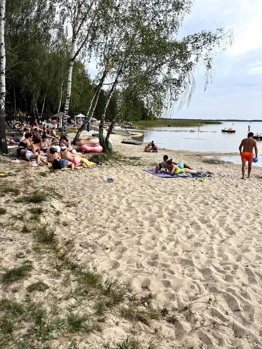 На березі Світязя продають готель з магазином (фото)