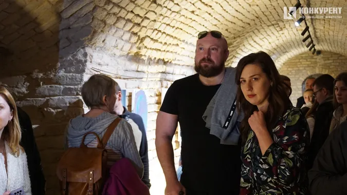 Біль та сила: у луцькому підземеллі показали картини і фото ветеранів (фоторепортаж)