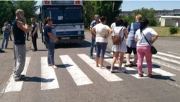 На Донеччині шахтарі перекрили трасу: вимагають заборговану зарплату (фото)