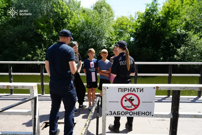 Попри заборону купаються: у Луцькому районі люди ігнорують правила