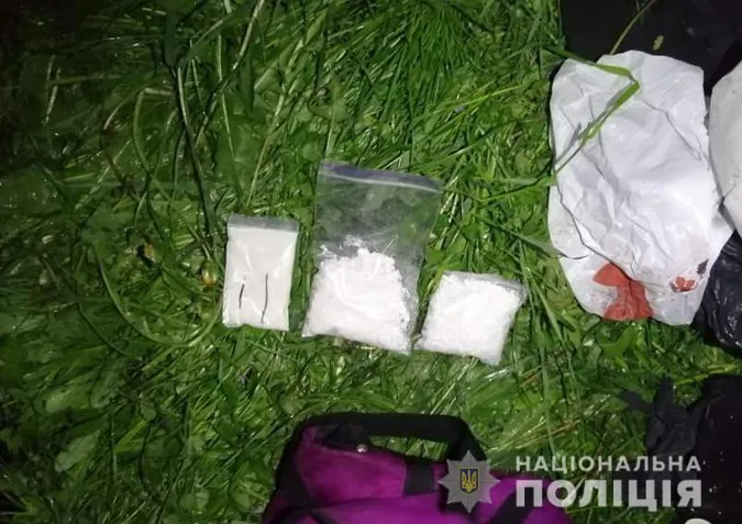 У Луцькому районі злочинці виготовляли й збували великі партії наркотиків (фото, відео)