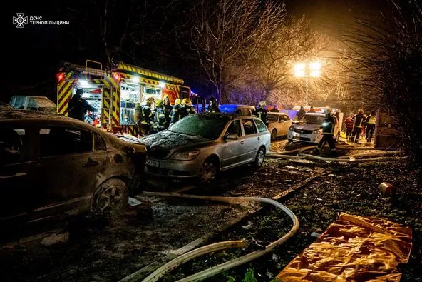 У Тернополі «шахед» влучив у багатоповерхівку: одна людина загинула, є поранені (фото)