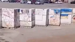 В центрі Харкова 14-річна школярка малювала прапори «ХНР» та співала російський гімн (відео)