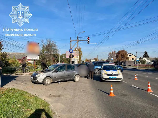 У Луцьку водій виїхав на «зустрічку» і врізався у Mitsubishi