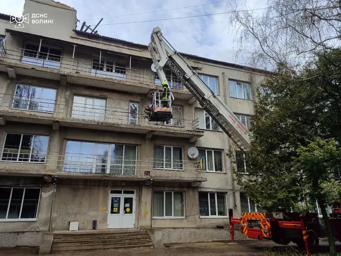 Волинню пронеслася сильна негода: що відомо про наслідки (фото)