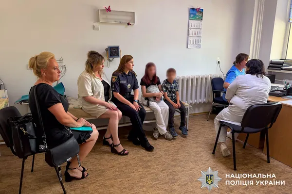 Продала власних дітей для жебрацтва: на Рівненщині поліцейські затримали 38-річну жінку (фото)