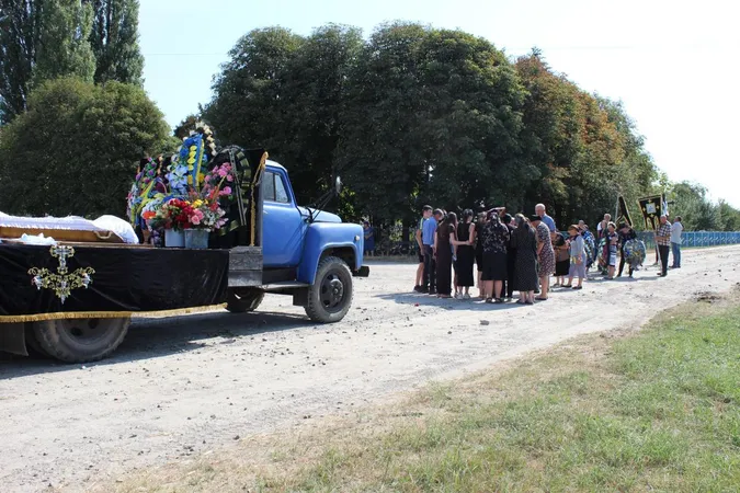 У Луцькому районі попрощалися із бійцем Віктором Ковальчуком (фото)