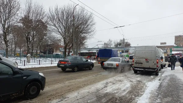 Підприємці мовчать: що коїться навколо згорілого павільйону Центрального ринку (фото)