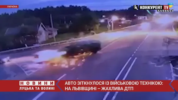 На Львівщині – жахлива ДТП:  авто зіткнулося з військовою технікою (відео)