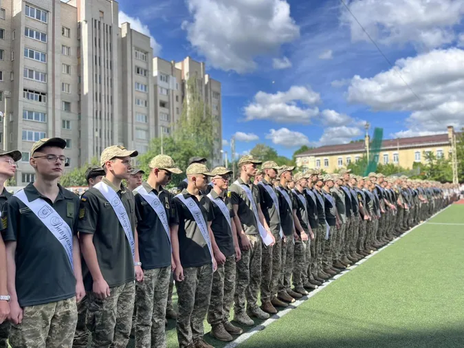 Майже 400 ліцеїстів завершили навчання у військовому ліцеї на Волині (фото)