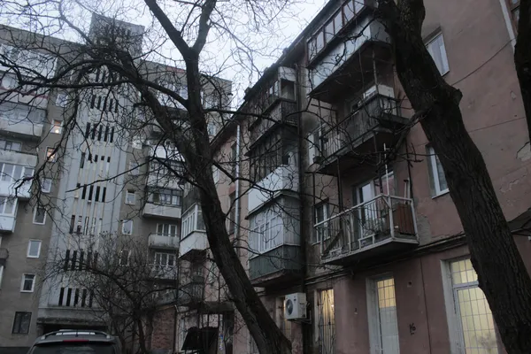 Комунальники перерили луцький двір, а місто не хоче його ремонтувати (фото)