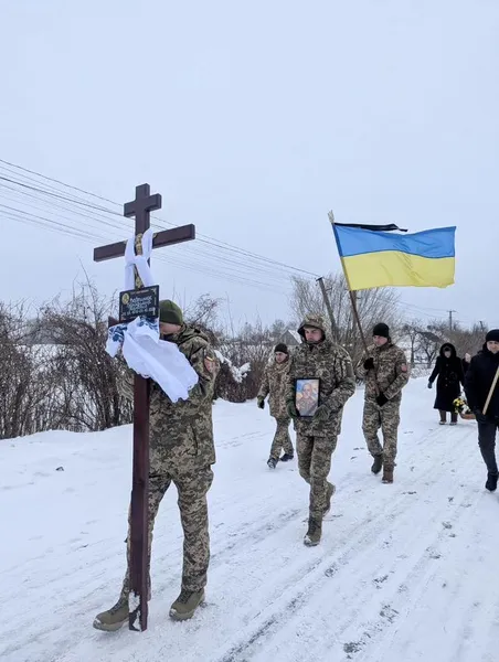 Зник понад рік тому: на Волині попрощаються із воїном Володимиром Вавринюком (фото)