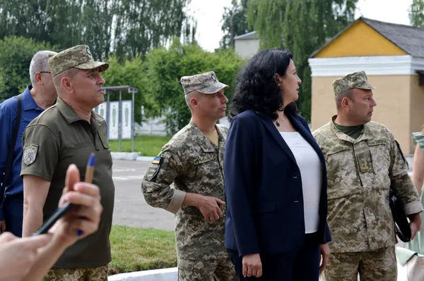 Віце-прем'єр-міністерка відвідала Волинь та дізналася проблеми військових (фото)